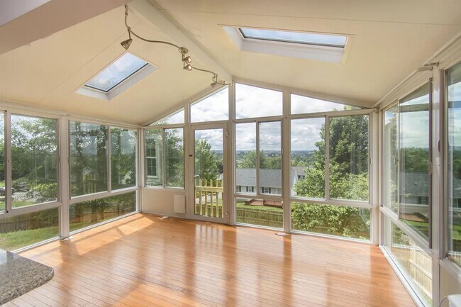 Building Photo - 1075 New Village Dr NW