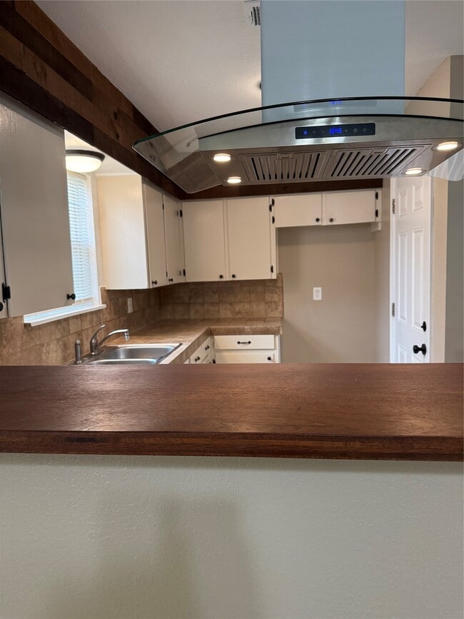 Building Photo - 7225 Hummingbird Ln