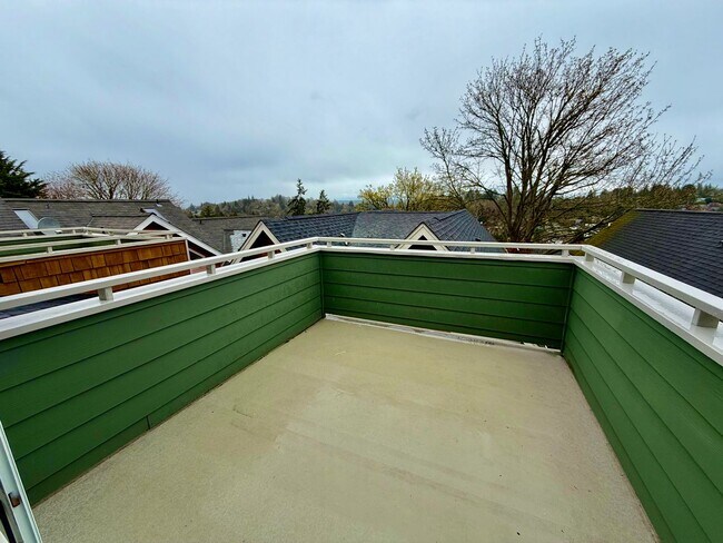 Building Photo - Urban Madison Valley three-bedroom townhome Available April 1st, 2026