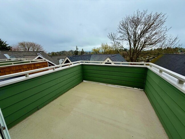 Building Photo - Urban Madison Valley three-bedroom townhome for $3895! Available now!