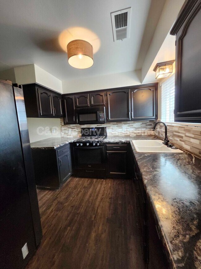 Building Photo - 2546 W Victor Ct