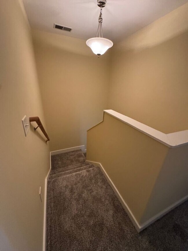 Building Photo - 1037