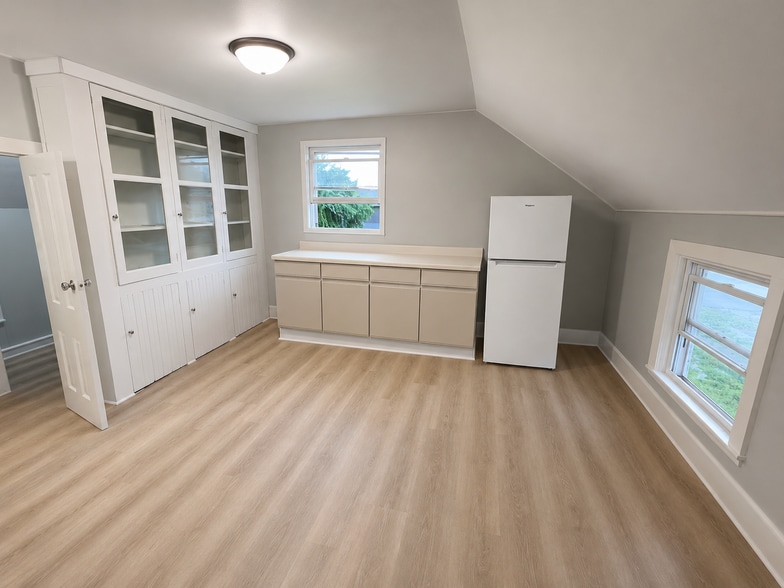 Kitchen - 515 Railroad St