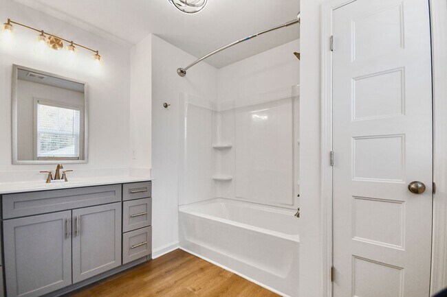 Building Photo - Pet Friendly Three Bedroom!