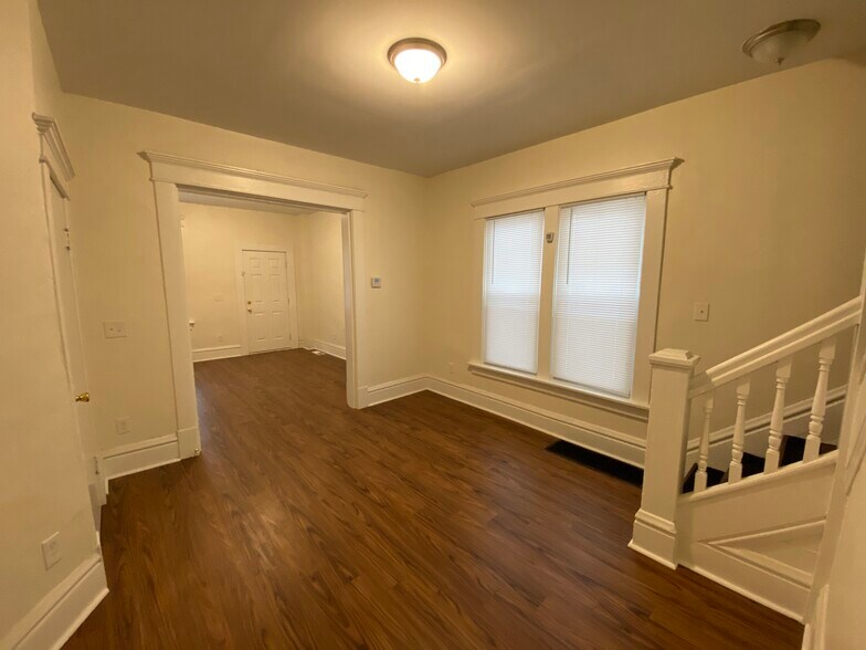 Building Photo - 82 Dana Ave