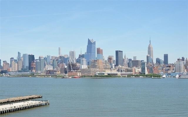 Building Photo - 1100 Maxwell Ln