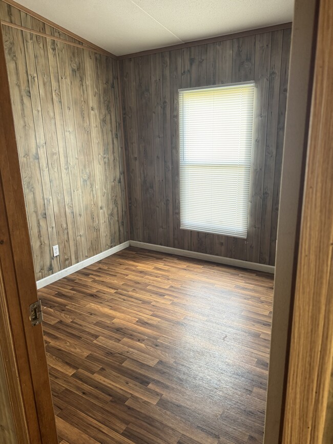 Building Photo - 104 Dax Rd