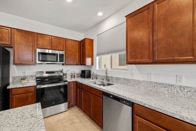 Building Photo - Spacious 3-Bed, 2-Bath Home with 2-Car Garage & Open Floor Plan