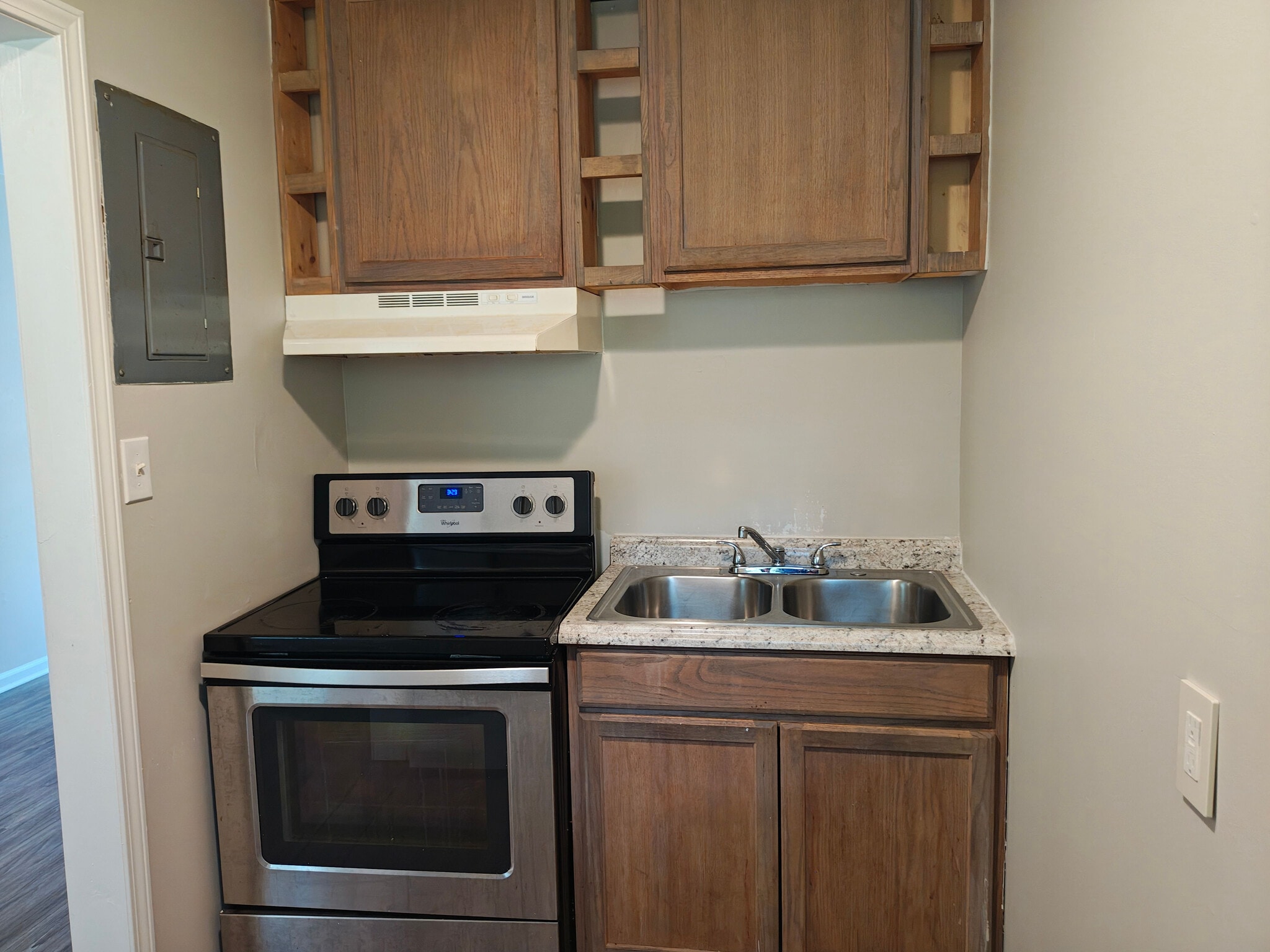 Building Photo - Room in Apartment on Overland Heights