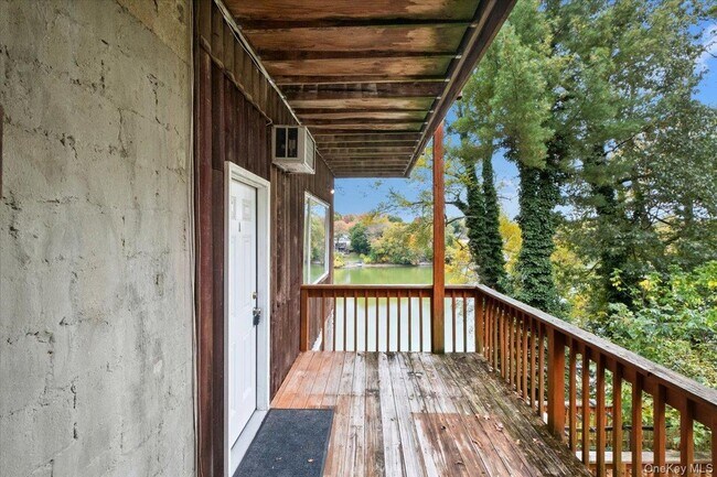 Building Photo - 333 Lake Dr