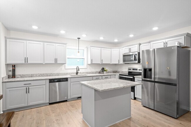 Building Photo - Beautiful Home in Woodland Hills