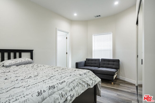 Building Photo - 1475 W 22nd St