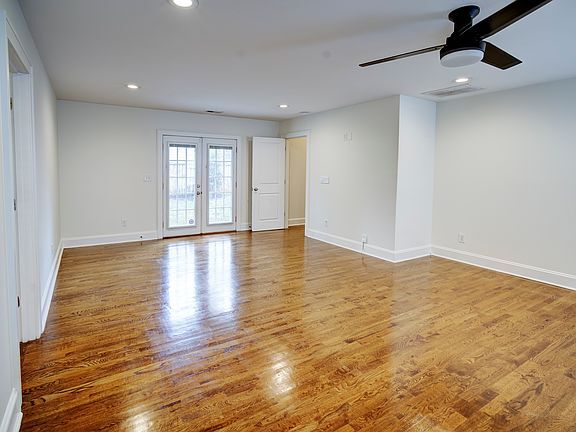 Building Photo - 142 Seldon Dr