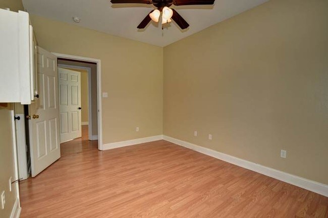 Building Photo - 719 42nd Ave