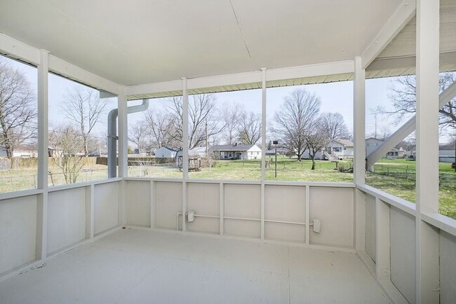 Building Photo - 3 Bedroom Home With Spacious Fenced Yard i...