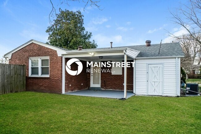 Building Photo - 3 Bedroom Pet-Friendly Home in Louisville, KY with Main Street Renewal