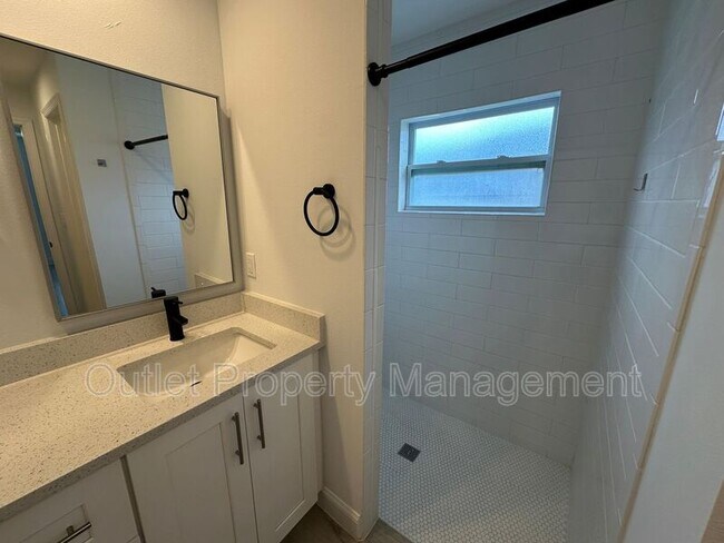 Building Photo - 790 W Gaucho Cir