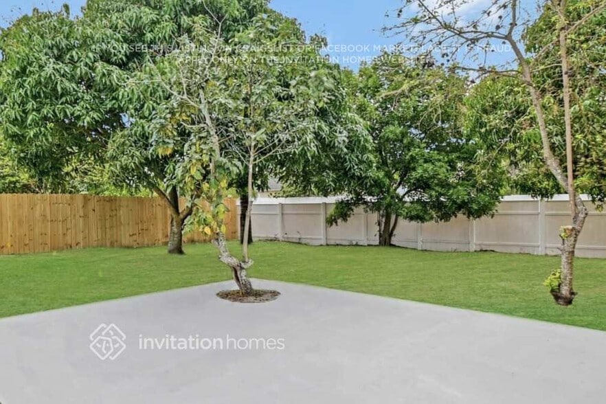 Building Photo - 5754 Lincoln Cir E