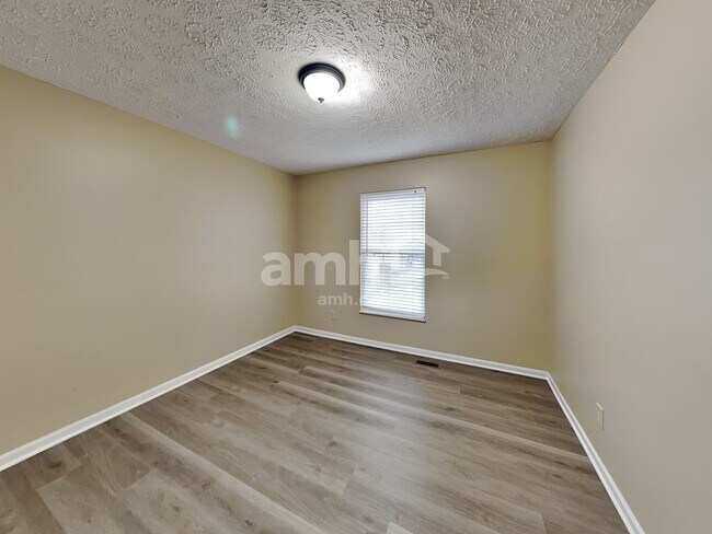 Building Photo - 4626 Laurel View Dr