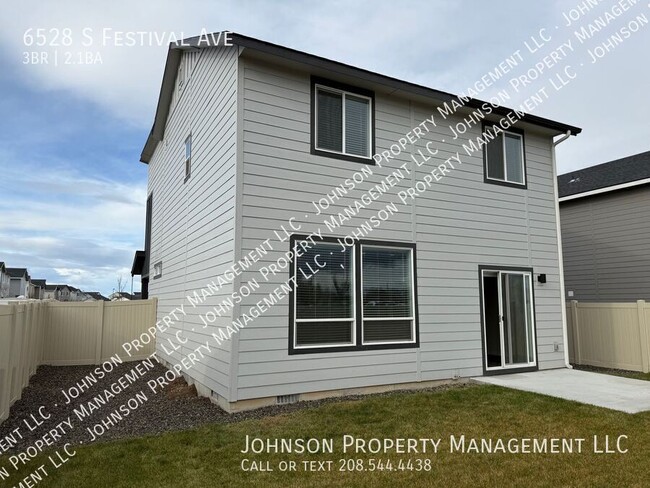 Building Photo - Spacious 3-Bed Home with Quartz Kitchen, L...