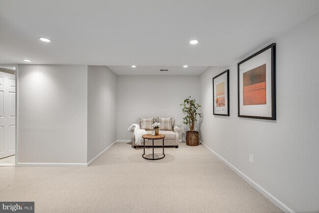 Building Photo - 6421 Linway Terrace