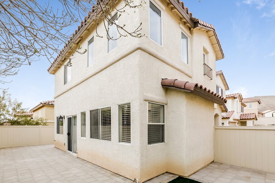 Building Photo - 10445 MIHELA Ave