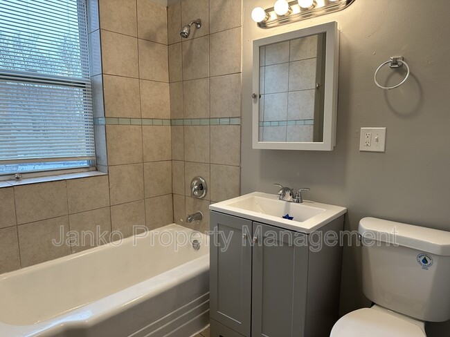 Building Photo - 6631 S Ellis Ave