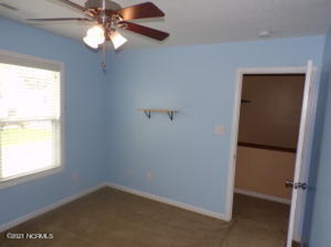 Building Photo - 4 Bedroom 2.5 Bathroom home located in Carolina Subdivision