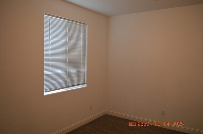 Building Photo - 2411 Urdaneta Way
