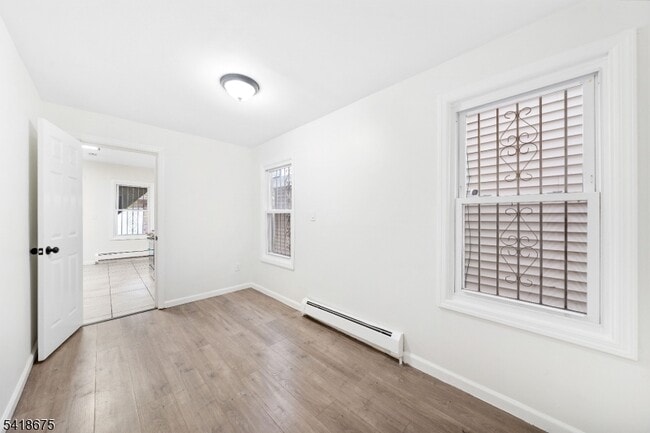 Building Photo - 334 Pine St