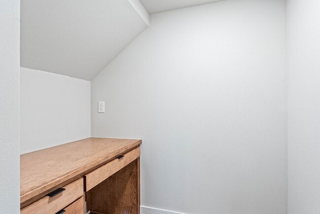 Building Photo - 491 S Happy Hollow Rd