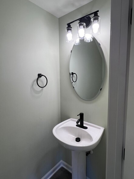 Building Photo - 1011 Meadow View Dr