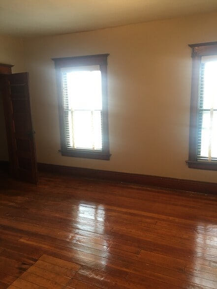 Building Photo - 2516 Wirt St