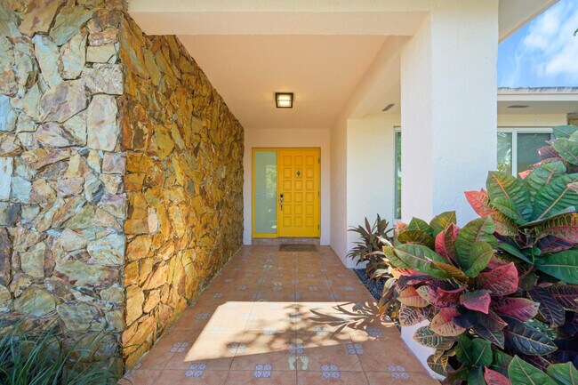 Building Photo - 9515 SW 118th Ct