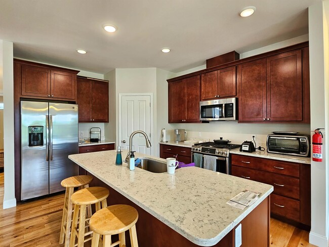 Building Photo - 50 Laurentide Ln