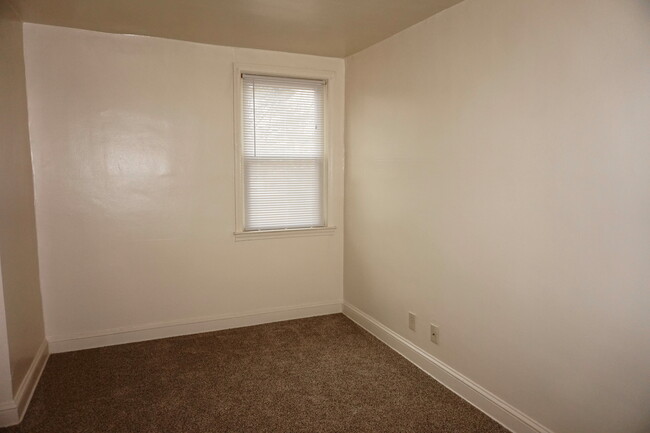 Building Photo - For Rent: Cozy Living at 7235 Holabird Ave...