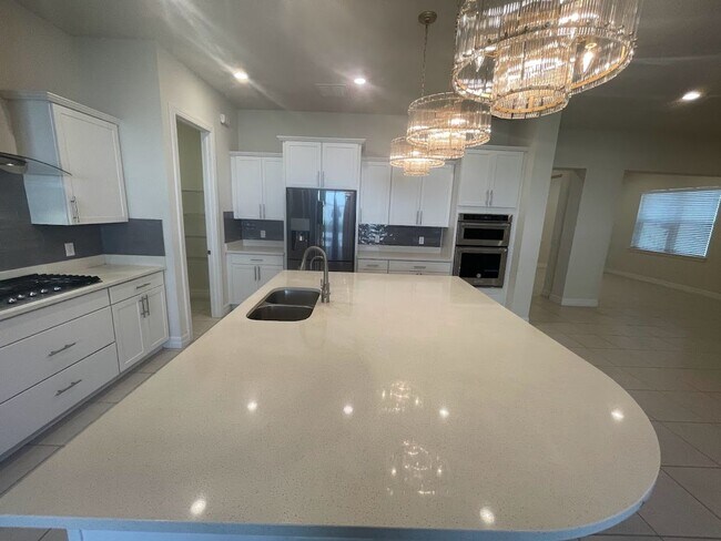 Building Photo - LAKE EMMA SOUND-1369 PATTERSON TER LAKE MA...