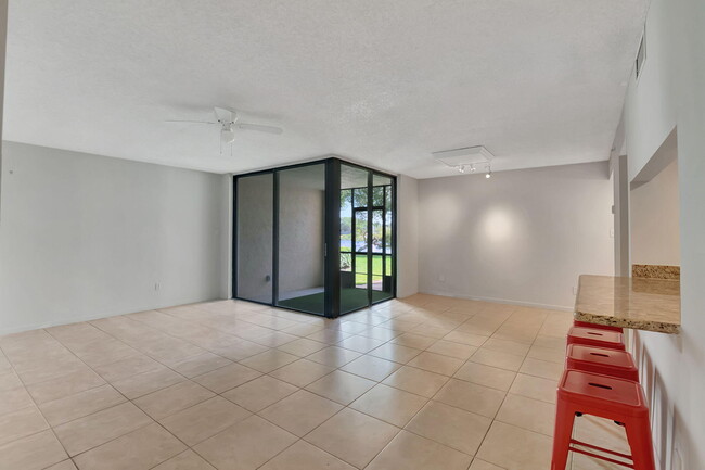 Building Photo - 950 Lavers Cir