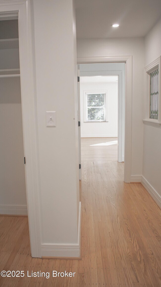 Building Photo - 2725 Brownsboro Rd