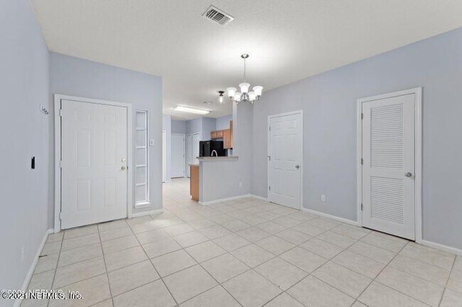 Building Photo - 631 Scrub Jay Dr