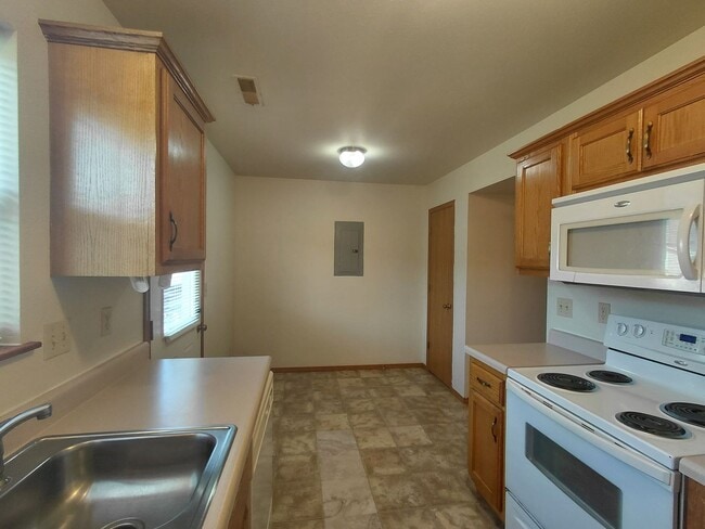 Building Photo - 20304 Skyview Dr