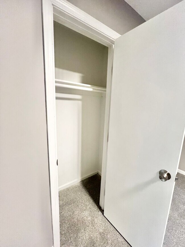 Building Photo - Meridian Apartments Your Gateway to Everything in Hampton Roads