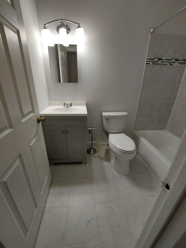 Building Photo - 4073 Silver Park Ter