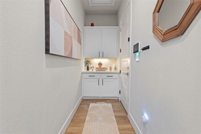 Building Photo - 1608 Carmine Dr