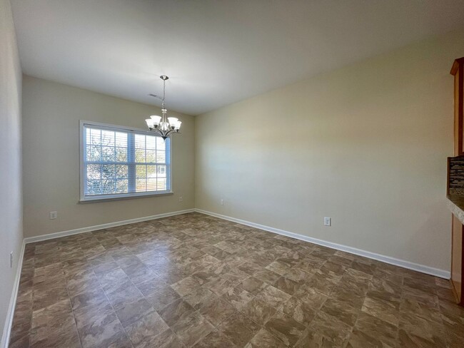 Building Photo - 5 Bedroom/3 Bath home with Garage in Tiger...