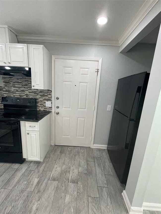 Building Photo - 3 BR/2BA |  Renovated Single Family Home |   2-car garage | Fenced backyard!