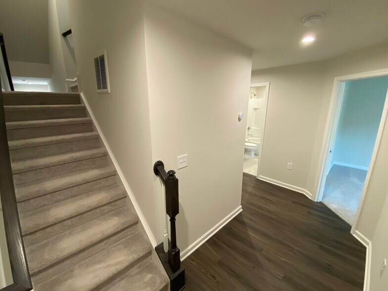 Building Photo - 4843 Randall Rd