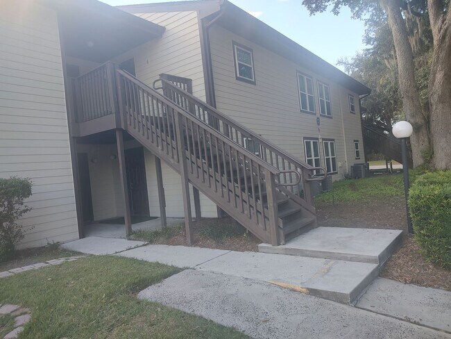 Building Photo - 12201 Sandalwood Dr