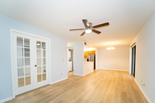 Building Photo - 23 Catalonia Ct