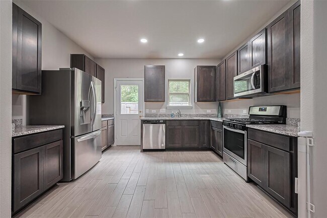 Building Photo - 24742 Russet Bluff Trl